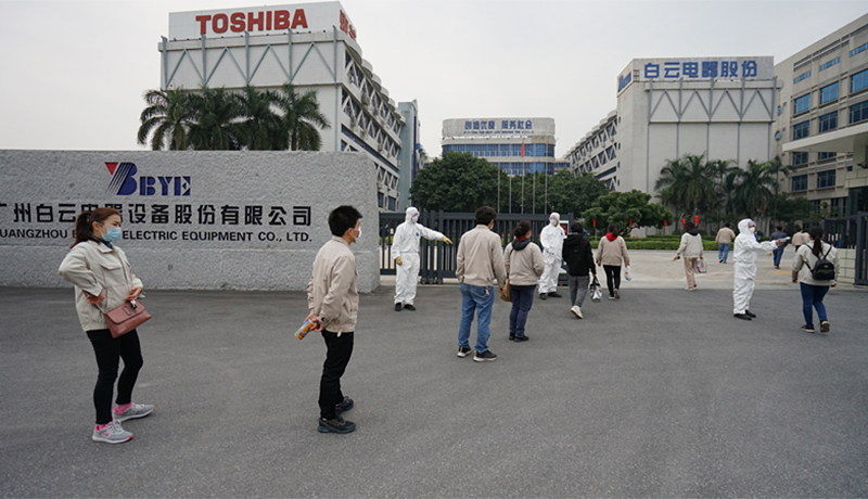 >體溫檢測，井然有序！